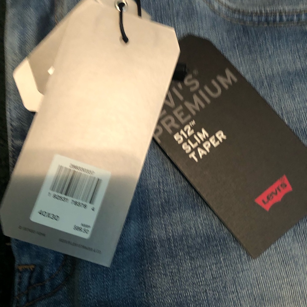 BRAND NEW PERFORMANCE PREMIUM LEVI’S
S-40/30 NWOT